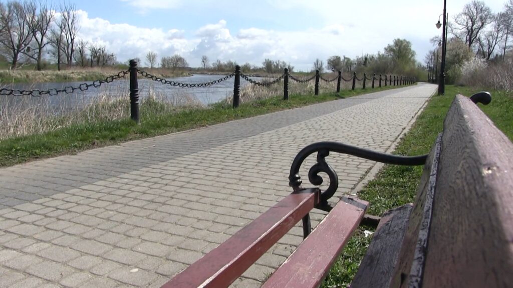 Ogrodzenie promenady do remontu