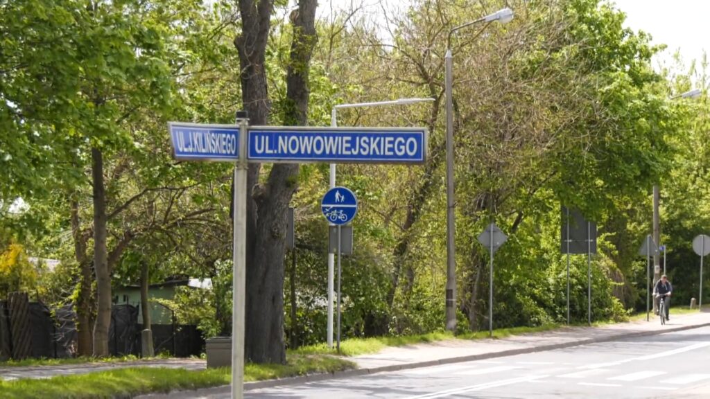 Zmieniał oponę, został okradziony