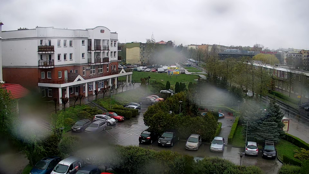 Nadchodzi dynamiczna aura. Będzie wiało i padało. Pod koniec tygodnia śnieg