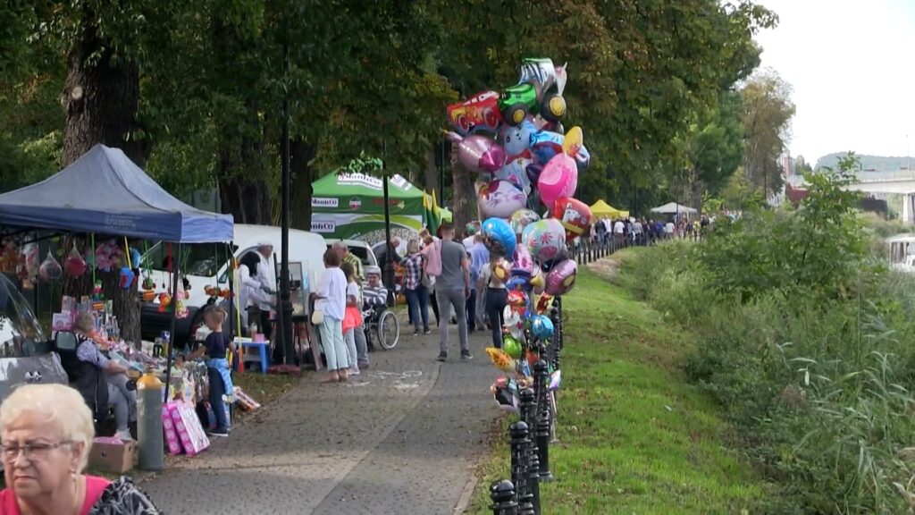Słoneczne popołudnie śremianie spędzili na promenadzie