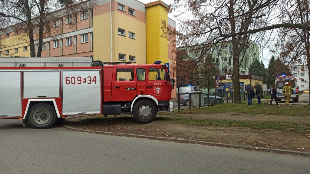 Masa służb przy Przemysłowej. W mieszkaniu odnaleziono zwłoki