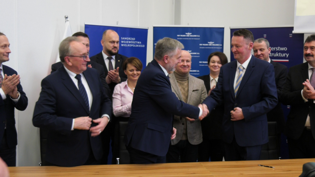 Kolej o krok bliżej. Umowy podpisane