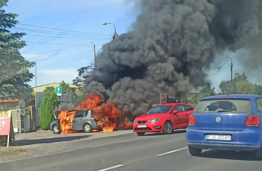 Dwa pojazdy spłonęły jednego popołudnia