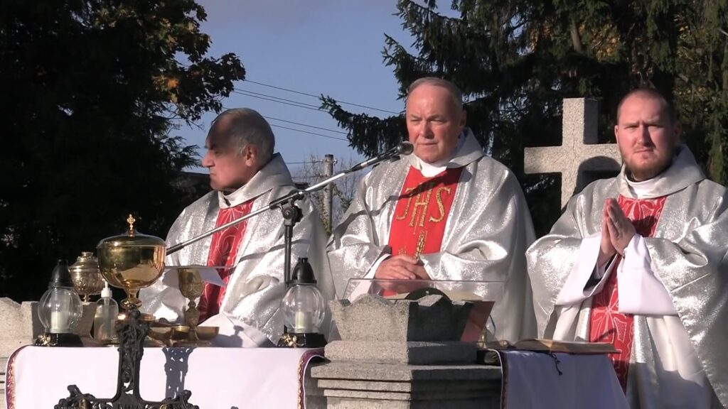 Śremianie tłumnie nawiedzili groby zmarłych bliskich