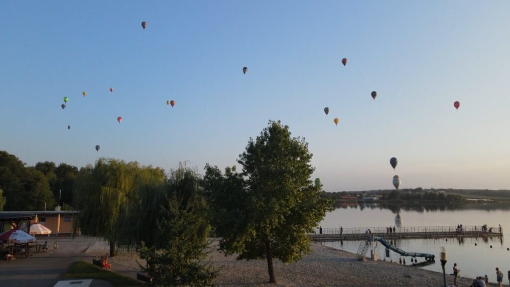 Dziesiątki balonów na niebie. Balonowy Puchar Leszna zagościł w Dolsku