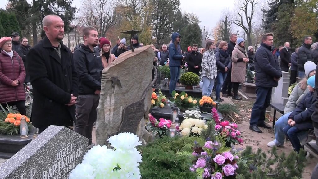 Tłumy na cmentarzach. Śremianie tłumnie odwiedzali groby swoich bliskich