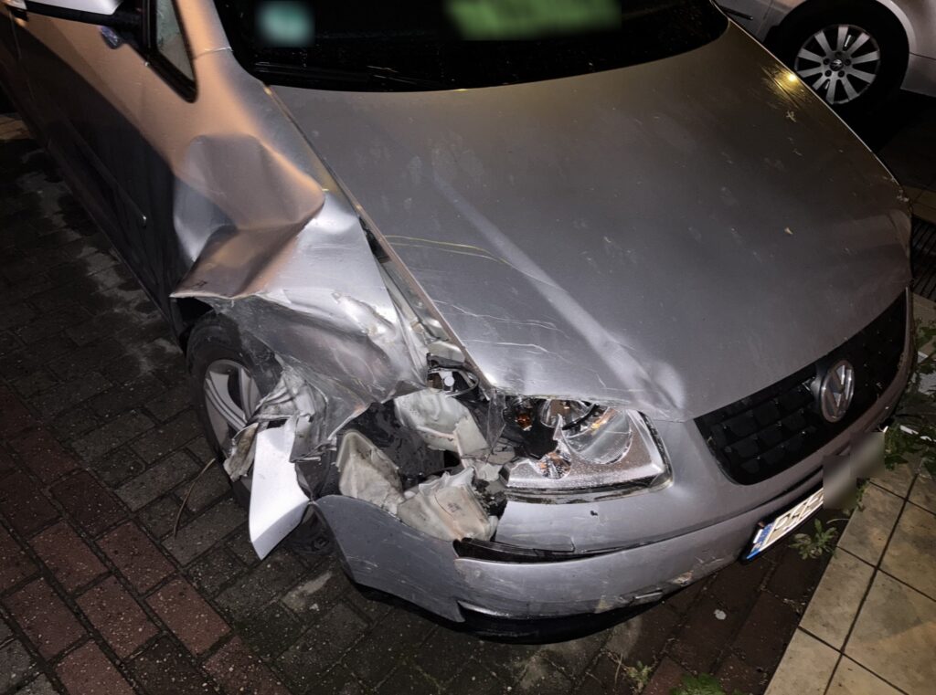 Pijany kierowca staranował auta i płot. Miał 2 promile