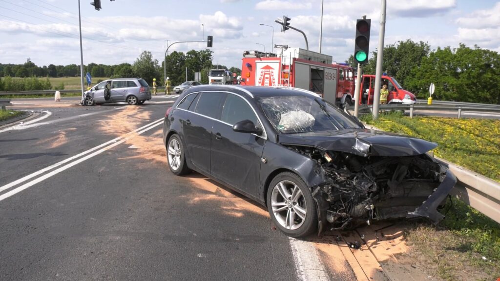 Zderzenie dwóch aut na obwodnicy. Zdarzenie zakorkowało Śrem