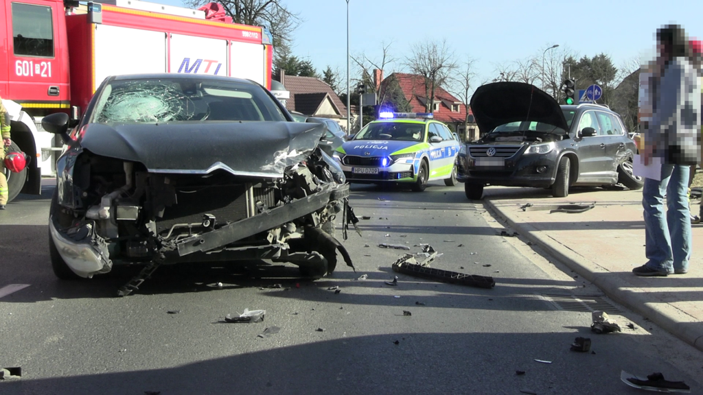 Kolizja w centrum Śremu. Volkswagen wymusił pierwszeństwo