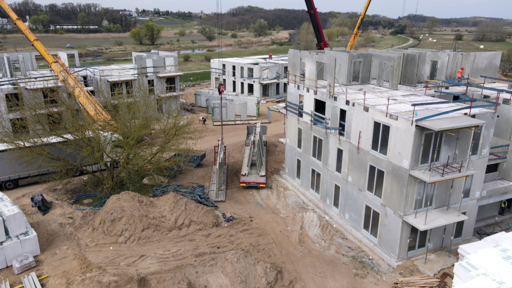 Co nowego na Farnej? Wstawiają okna!