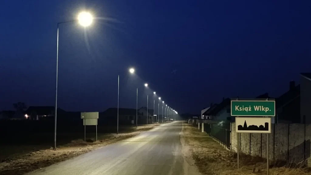 Jaśniej w Książu Wielkopolskim. Na jednej z ulicy wymieniono oświetlenie