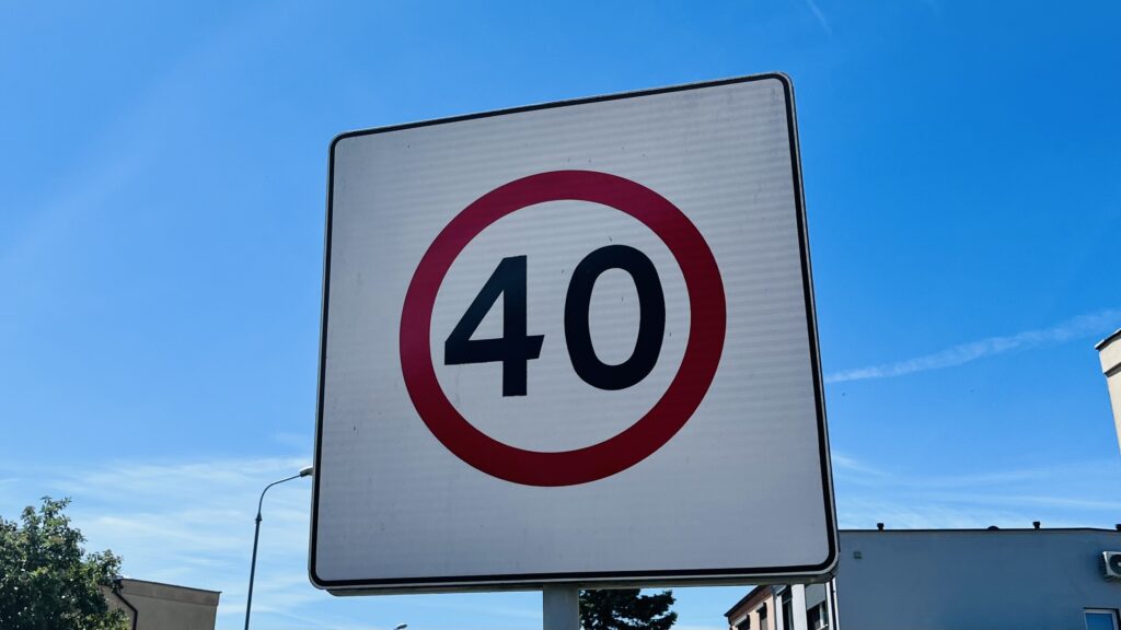 Po Śremie pojedziemy wolniej! Tylko kilka ulic z limitem 50 km/h