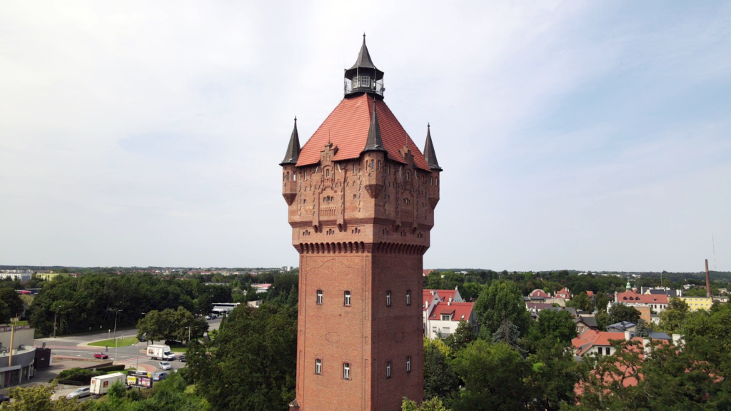 Czy Śrem straci unijne miliony na wieżę ciśnień? Procedura przetargowa przeciąga się