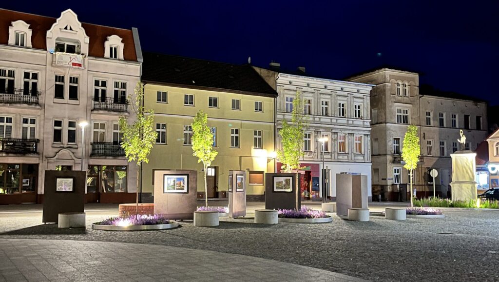 Po zmroku śremski rynek robi wrażenie