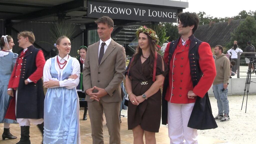 Barwny korowód i tradycyjny obrzęd. Dożynki gminne w Jaszkowie